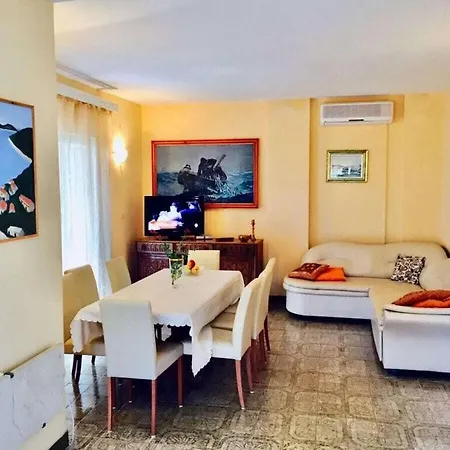 Vikendica With Sea View And Private Beach